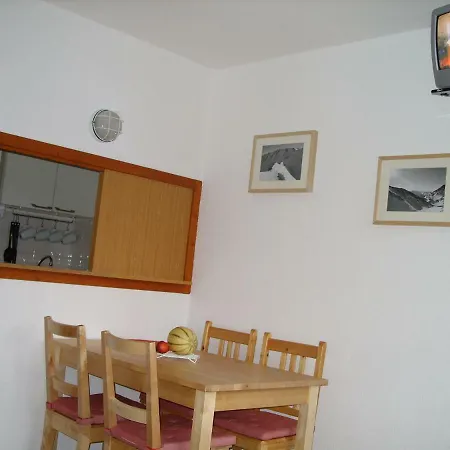 Location 4 Personnes - Les Melezets 1 *